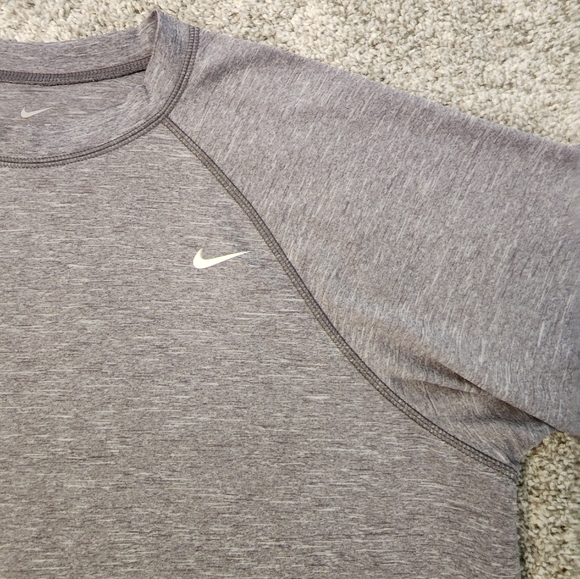 LIKE NEW - Grey Men's Nike Dri-fit UPF 40 T-shirt - Size XL - Picture 6 of 7